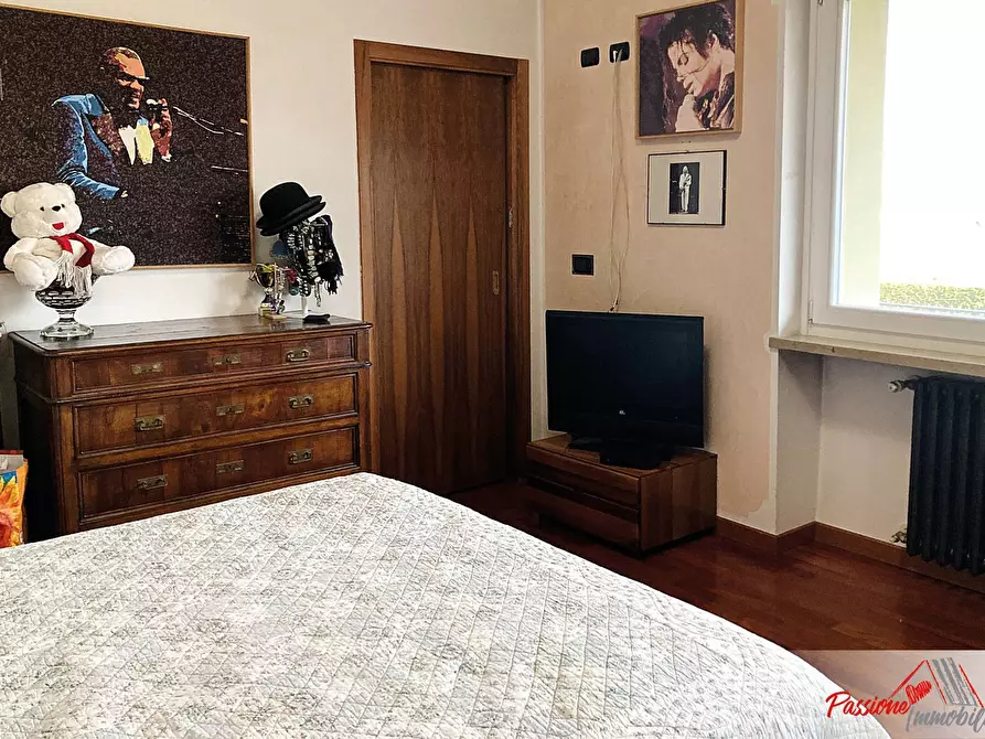 Immagine 26 di Villa in vendita  in via Bussolengo a Sommacampagna