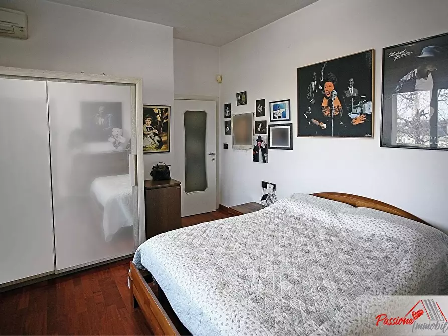 Immagine 24 di Villa in vendita  in via Bussolengo a Sommacampagna