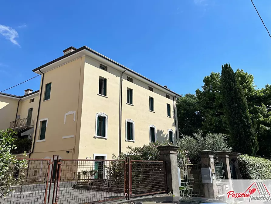 Immagine 1 di Appartamento in vendita  in Via Cavallotti a Verona