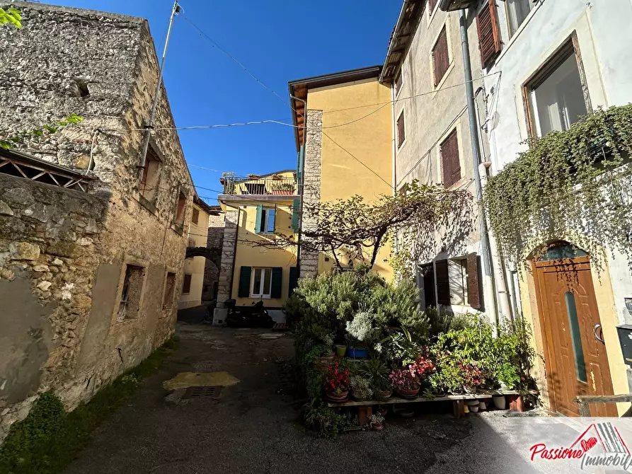 Immagine 2 di Rustico / casale in vendita  in Piazza San Valentino a Verona