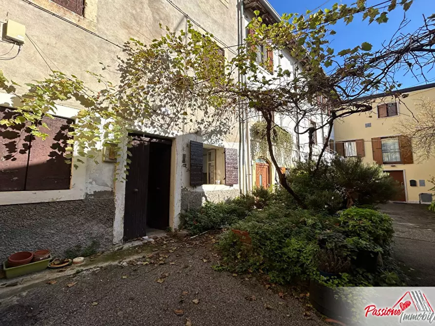 Immagine 15 di Rustico / casale in vendita  in Piazza San Valentino a Verona
