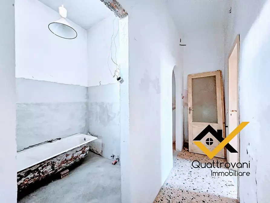 Immagine 6 di Appartamento in vendita  in via santi elena e costantino a Aci Catena