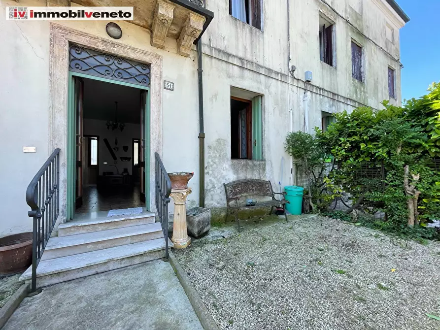 Immagine 1 di Appartamento in vendita  in VIA ROMA a Lonigo