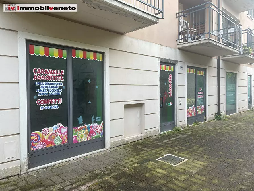 Immagine 1 di Attività commerciale in vendita  in VIA ROMA a Lonigo