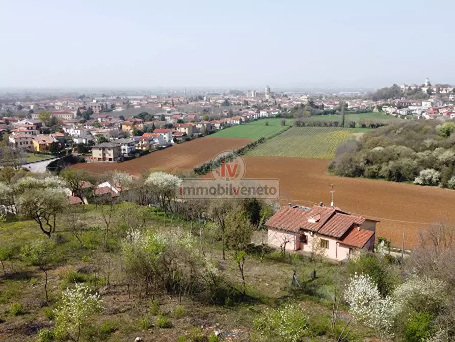 Immagine 1 di Casa indipendente in vendita  in VIA ROMA a Lonigo