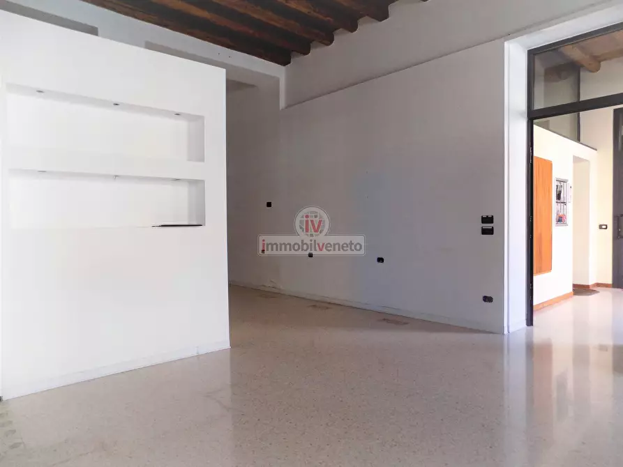 Immagine 3 di Attività commerciale in affitto  in VIA ROMA a Lonigo