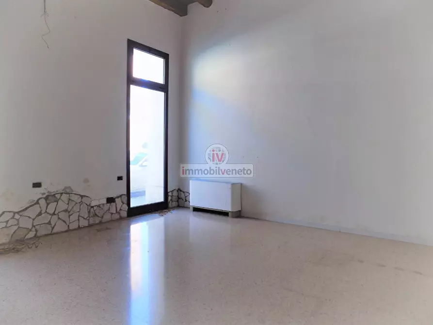 Immagine 8 di Attività commerciale in affitto  in VIA ROMA a Lonigo