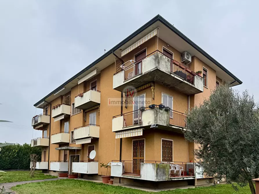Immagine 1 di Appartamento in vendita  in VIA ROMA a Lonigo