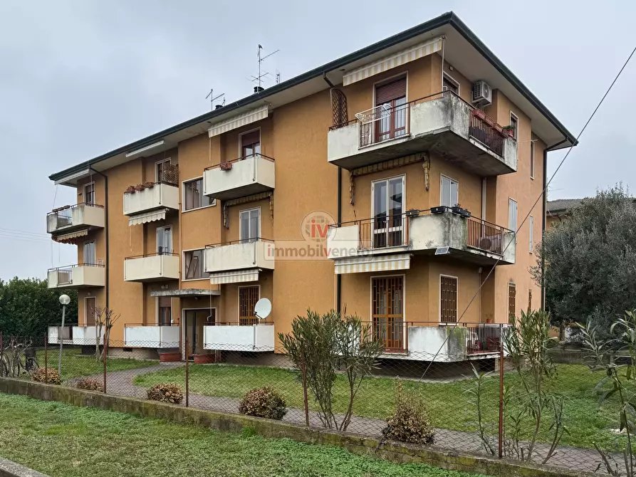 Immagine 23 di Appartamento in vendita  in VIA ROMA a Lonigo