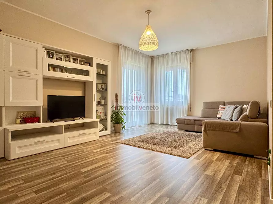 Immagine 13 di Appartamento in vendita  in VIA ROMA a Lonigo