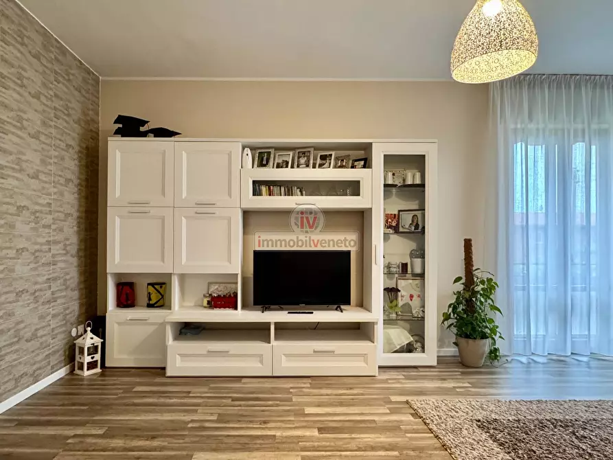 Immagine 15 di Appartamento in vendita  in VIA ROMA a Lonigo