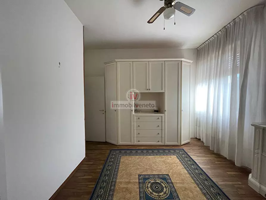 Immagine 12 di Appartamento in vendita  in VIA ROMA a Lonigo