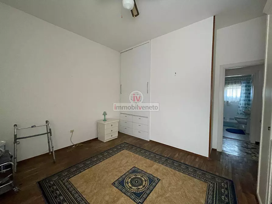 Immagine 13 di Appartamento in vendita  in VIA ROMA a Lonigo