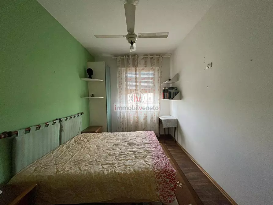 Immagine 15 di Appartamento in vendita  in VIA ROMA a Lonigo