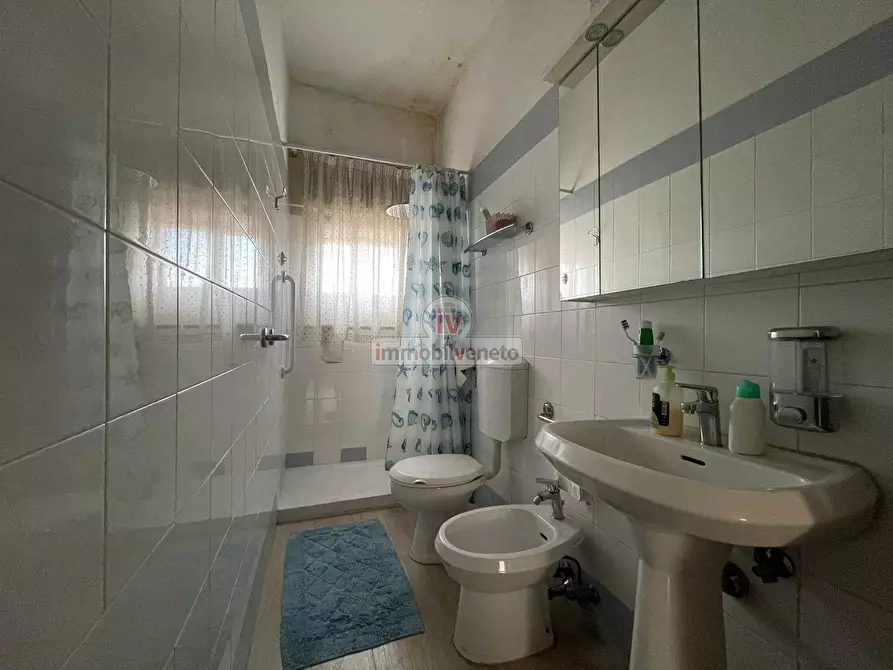 Immagine 16 di Appartamento in vendita  in VIA ROMA a Lonigo