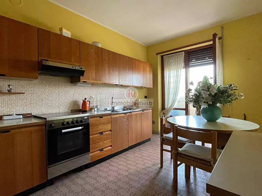 Immagine 6 di Appartamento in vendita  in VIA ROMA a Lonigo