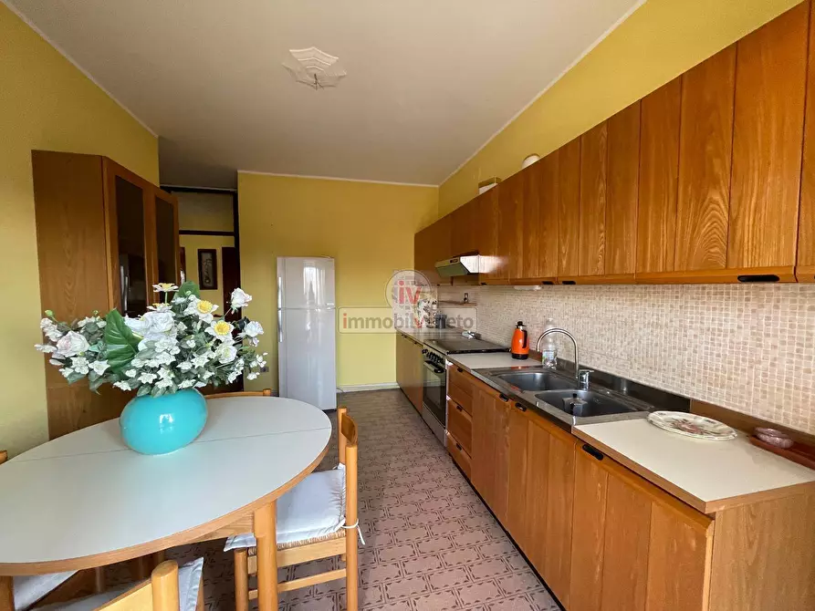 Immagine 7 di Appartamento in vendita  in VIA ROMA a Lonigo