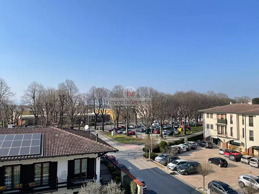 Immagine 10 di Appartamento in vendita  in VIA ROMA a Lonigo