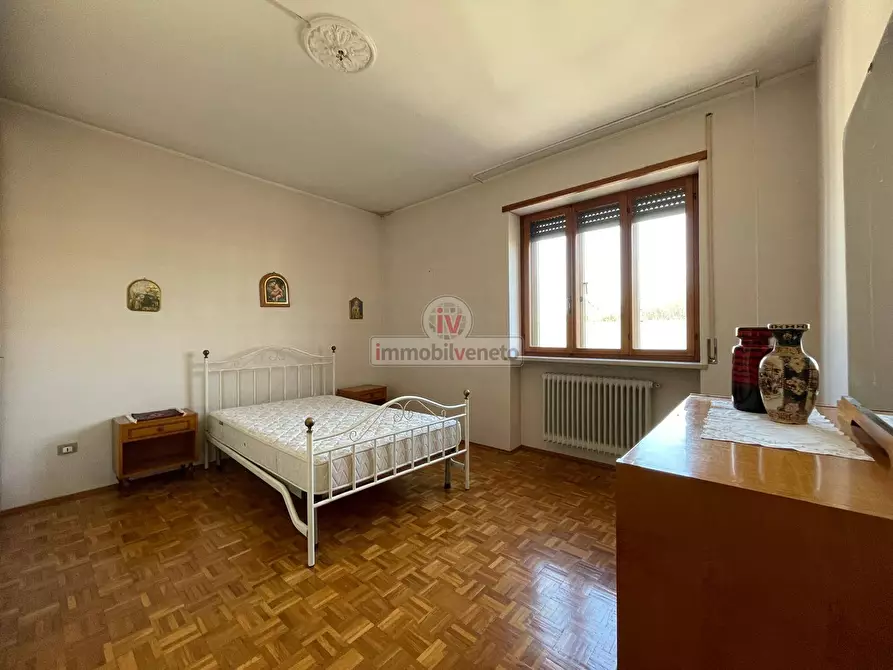 Immagine 12 di Appartamento in vendita  in VIA ROMA a Lonigo