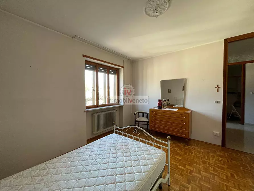 Immagine 13 di Appartamento in vendita  in VIA ROMA a Lonigo