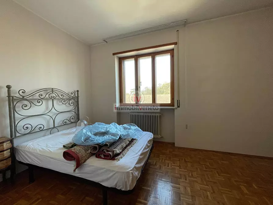 Immagine 15 di Appartamento in vendita  in VIA ROMA a Lonigo