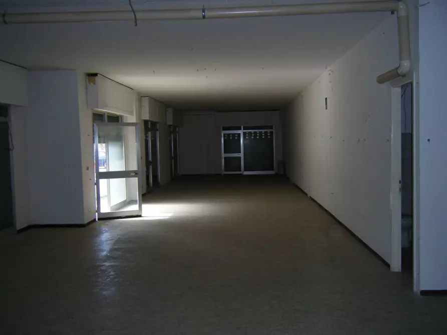 Immagine 3 di Locale commerciale in vendita  in VIA CONTI RICCI a Vasto
