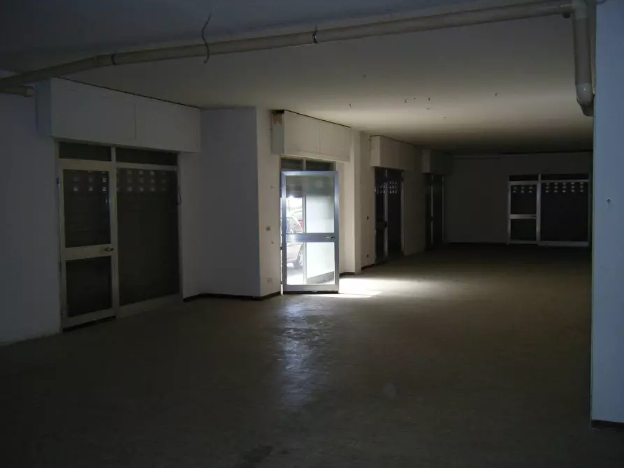 Immagine 4 di Locale commerciale in vendita  in VIA CONTI RICCI a Vasto