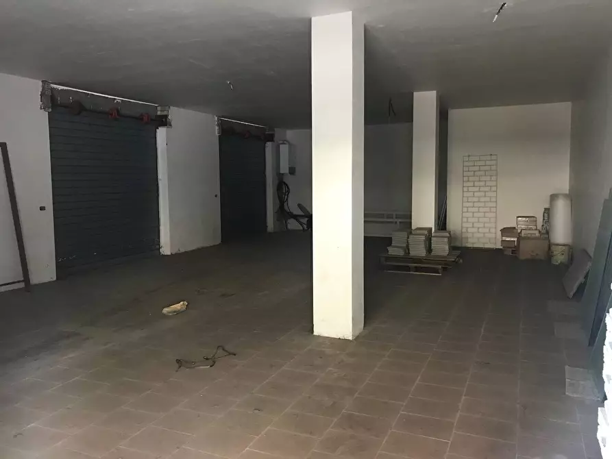 Immagine 6 di Locale commerciale in vendita  in VIA SAN ROCCO a Vasto