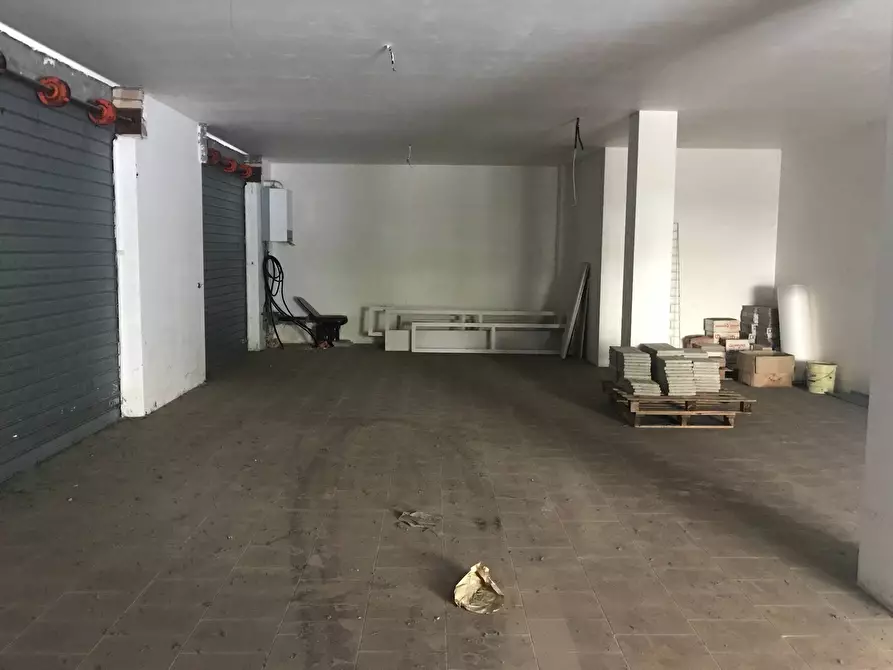 Immagine 5 di Locale commerciale in vendita  in VIA SAN ROCCO a Vasto