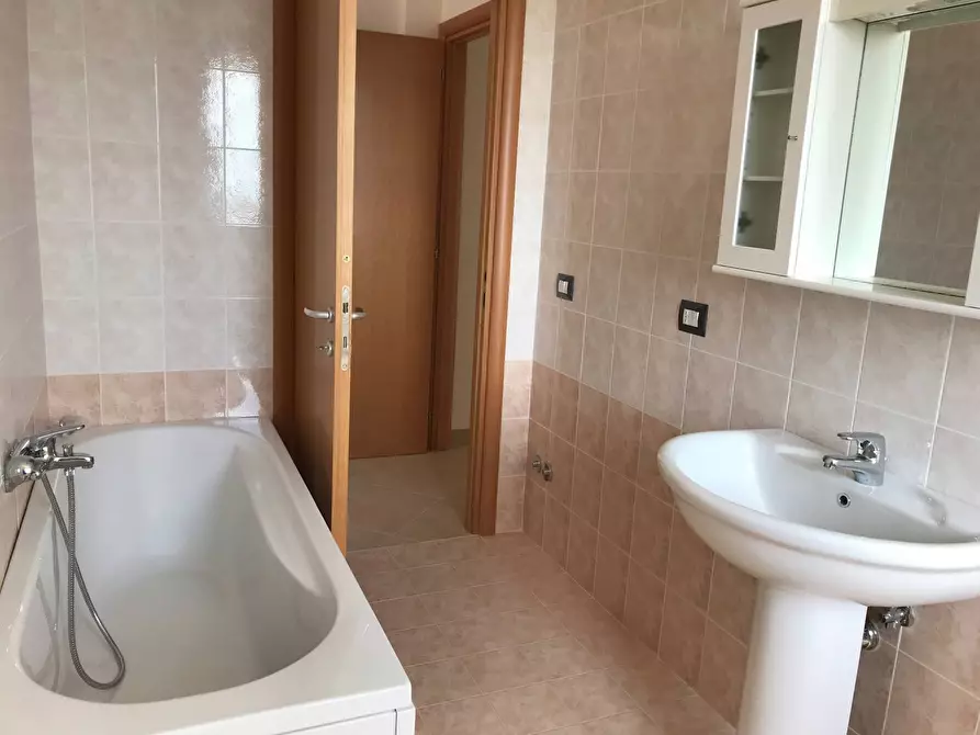 Immagine 9 di Appartamento in vendita  in CORSO MAZZINI a Vasto