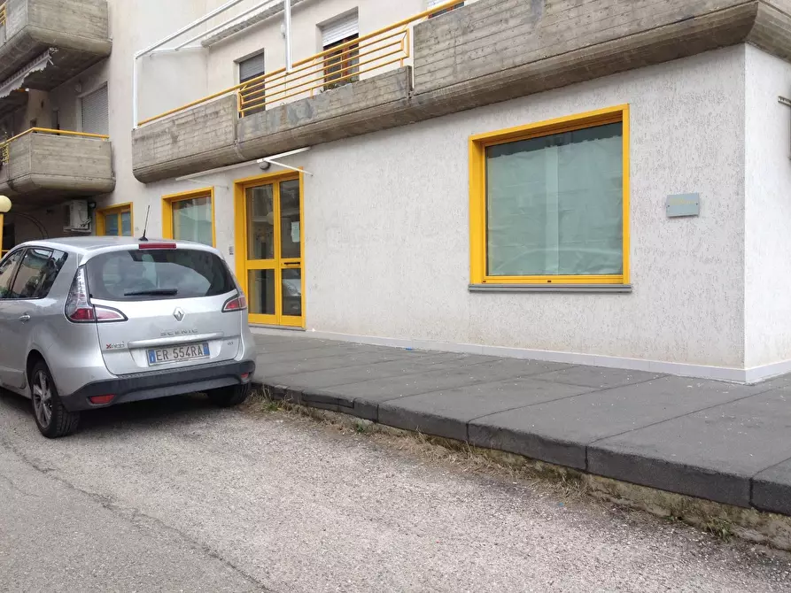 Immagine 8 di Locale commerciale in affitto  in VIALE GIULIO CESARE a Vasto