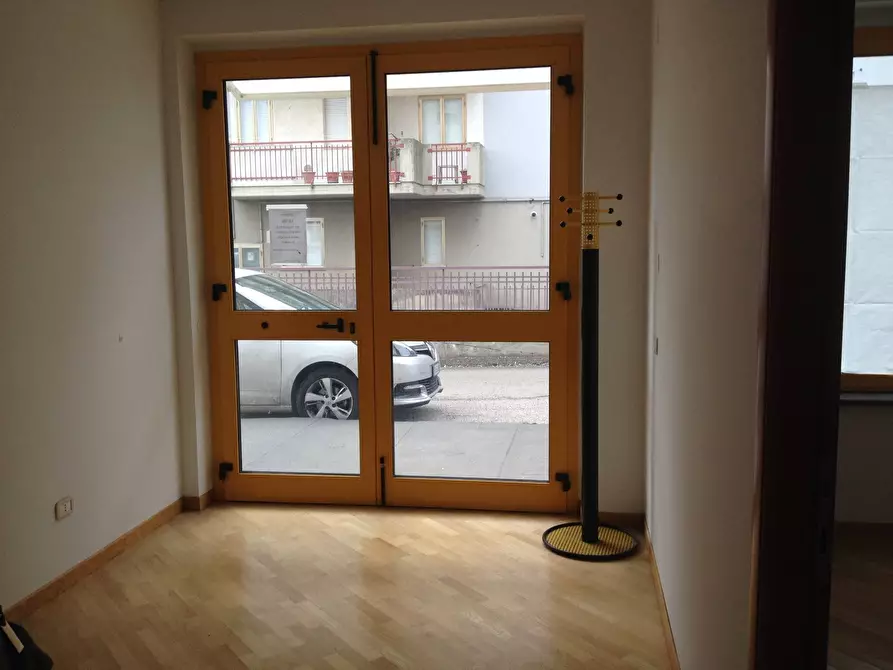 Immagine 2 di Locale commerciale in affitto  in VIALE GIULIO CESARE a Vasto