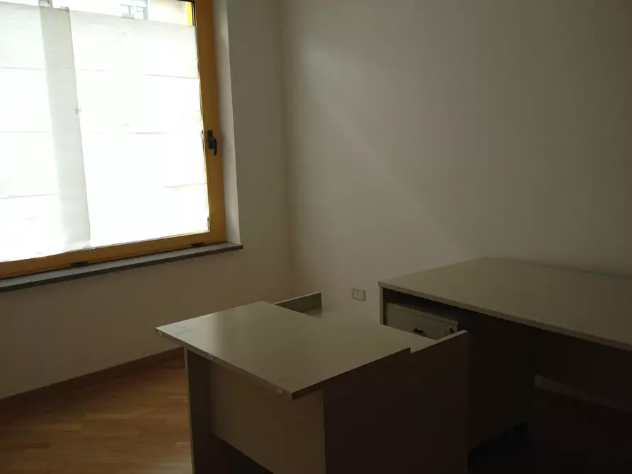 Immagine 5 di Locale commerciale in affitto  in VIALE GIULIO CESARE a Vasto