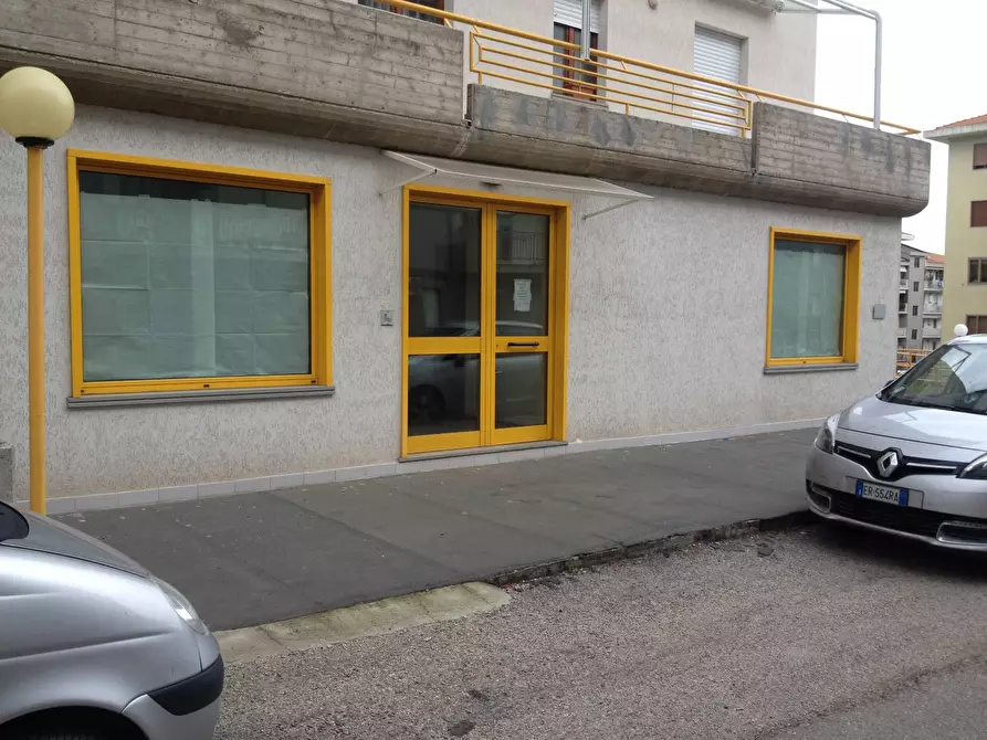 Immagine 11 di Locale commerciale in affitto  in VIALE GIULIO CESARE a Vasto