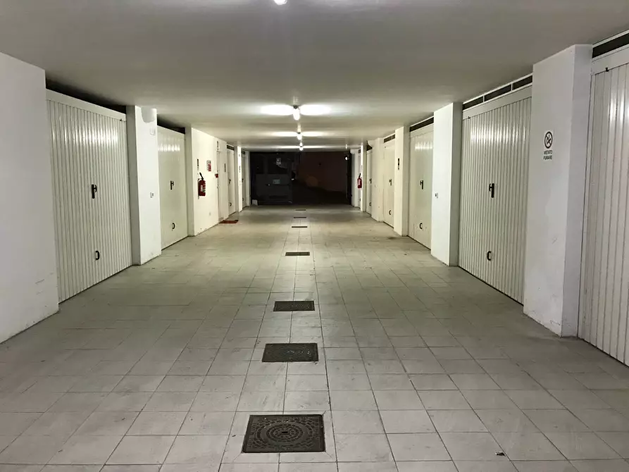 Immagine 5 di Box auto in vendita  in VIA MARTIRI DELLA VIOLENZA a Vasto