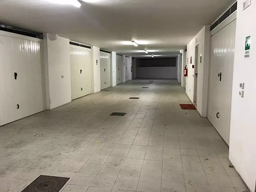 Immagine 6 di Box auto in vendita  in VIA MARTIRI DELLA VIOLENZA a Vasto