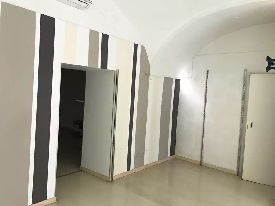 Immagine 6 di Locale commerciale in vendita  in CORSO GARIBALDI a Vasto