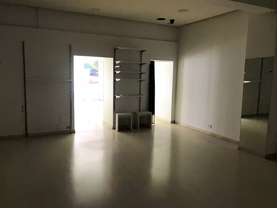 Immagine 5 di Locale commerciale in vendita  in CORSO GARIBALDI a Vasto