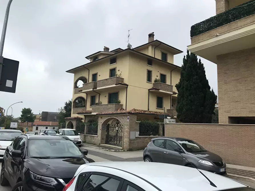 Immagine 5 di Villa in vendita  in VIA SILVIO PELLICO a Vasto