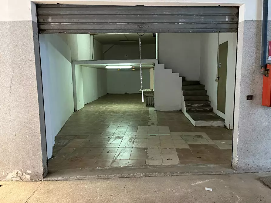 Immagine 8 di Magazzino in vendita  in CORSO EUROPA a Vasto