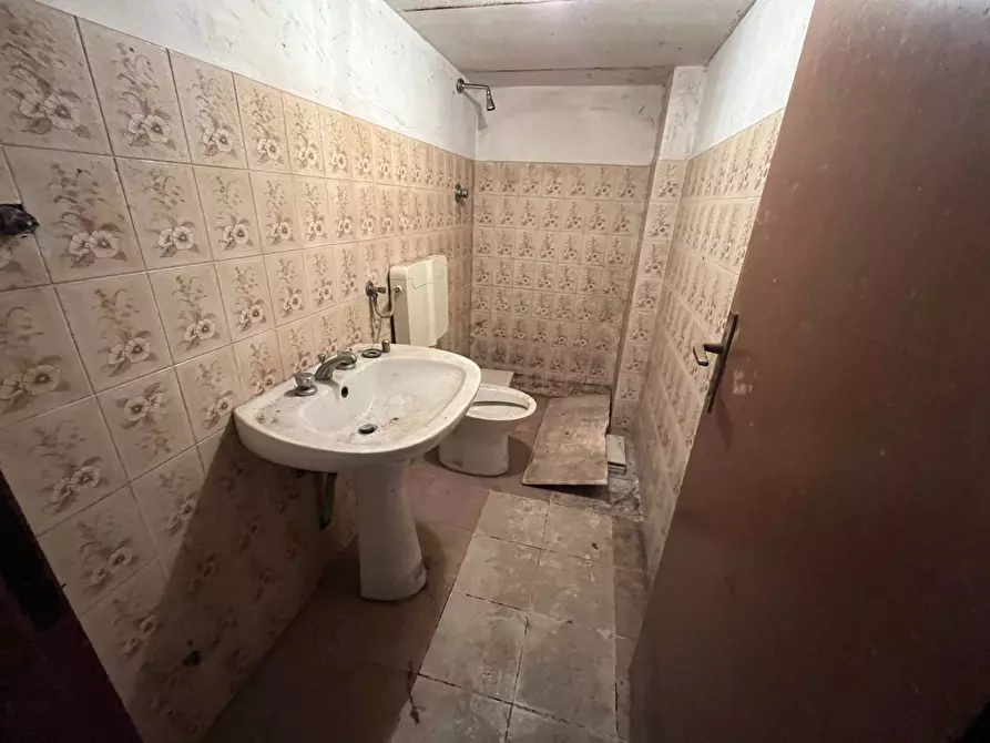 Immagine 9 di Magazzino in vendita  in CORSO EUROPA a Vasto