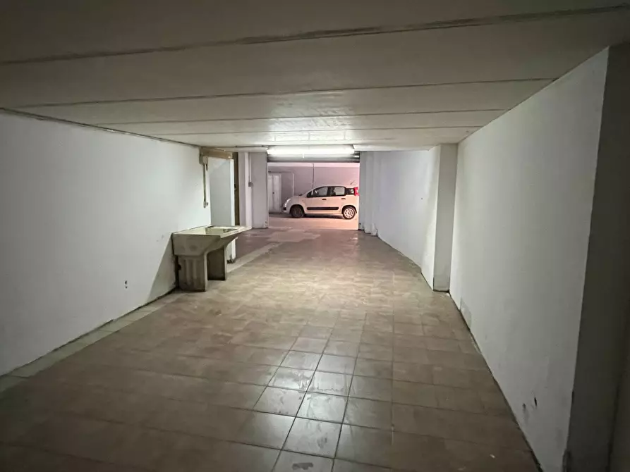 Immagine 10 di Magazzino in vendita  in CORSO EUROPA a Vasto
