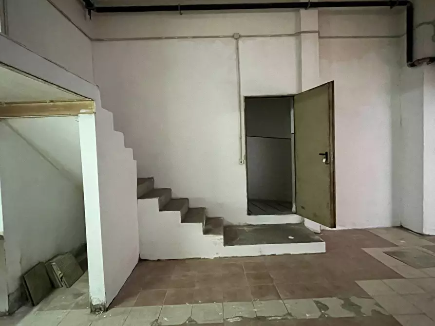 Immagine 11 di Magazzino in vendita  in CORSO EUROPA a Vasto