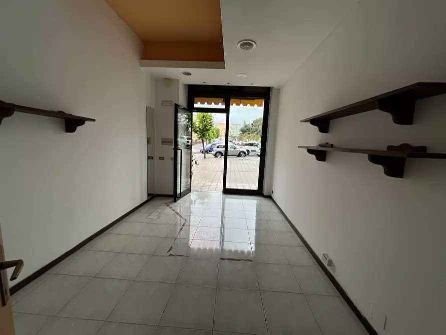 Immagine 2 di Locale commerciale in vendita  in CORSO EUROPA a Vasto