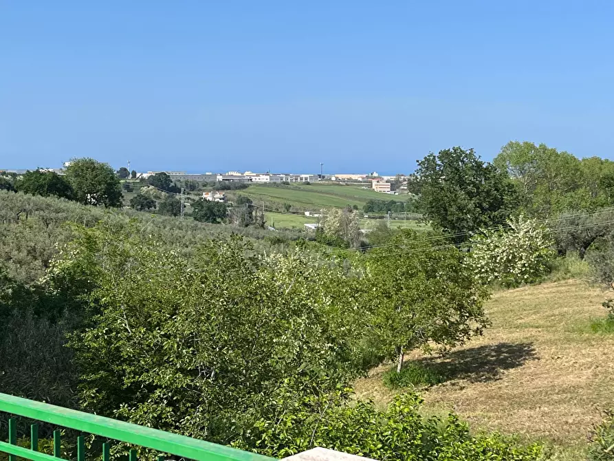 Immagine 2 di Casa indipendente in vendita  in VIA MACCHIONE a Vasto