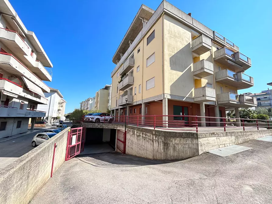 Immagine 9 di Box auto in vendita  in VIA CONTI RICCI a Vasto