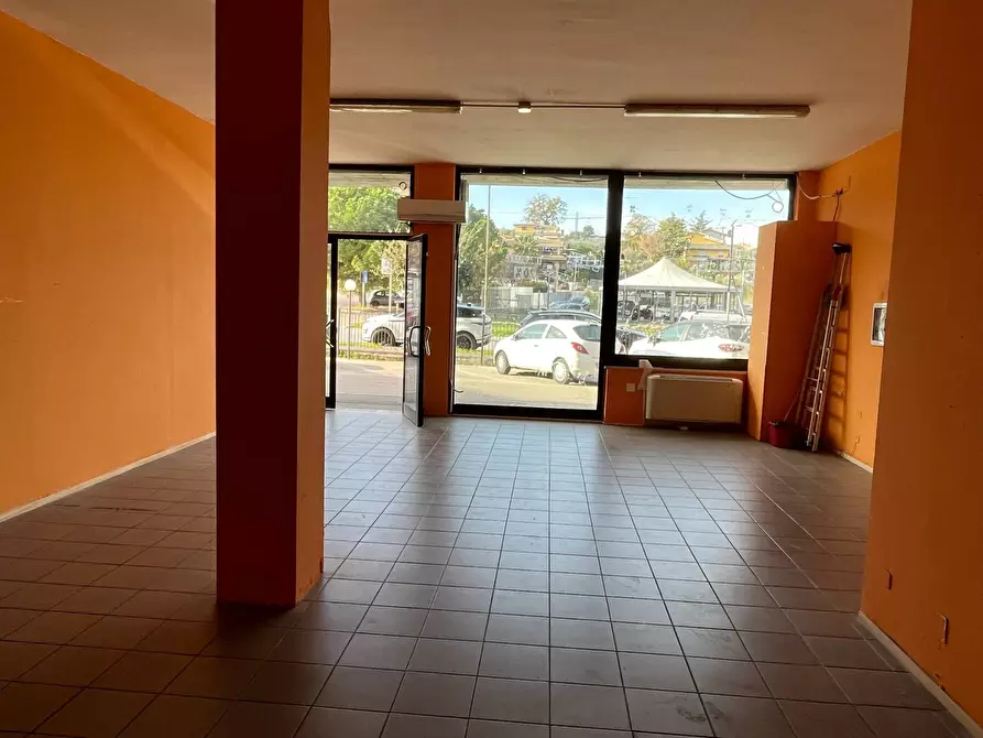 Immagine 3 di Locale commerciale in affitto  in CIRCONVALLAZIONE ISTONIENSE a Vasto