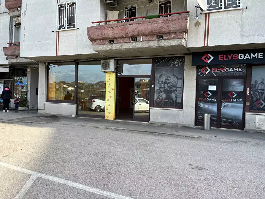 Immagine 6 di Locale commerciale in affitto  in CIRCONVALLAZIONE ISTONIENSE a Vasto