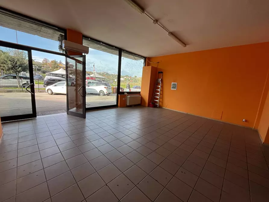Immagine 2 di Locale commerciale in affitto  in CIRCONVALLAZIONE ISTONIENSE a Vasto