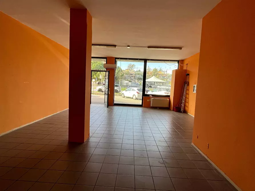 Immagine 7 di Locale commerciale in affitto  in CIRCONVALLAZIONE ISTONIENSE a Vasto